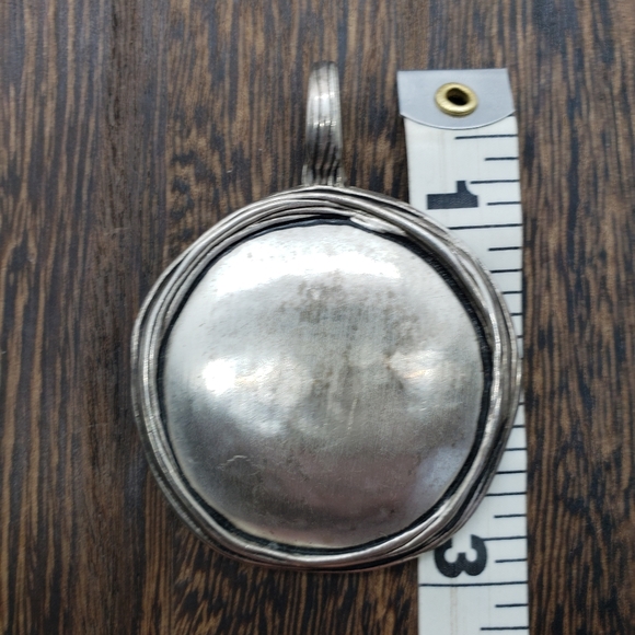 Premier Designs Magnetic clasp pendant - Picture 3 of 3